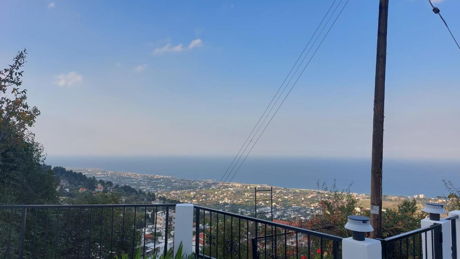 Girne, Lapta'Da Deniz Ve Dag Manzarali Buitenkant foto