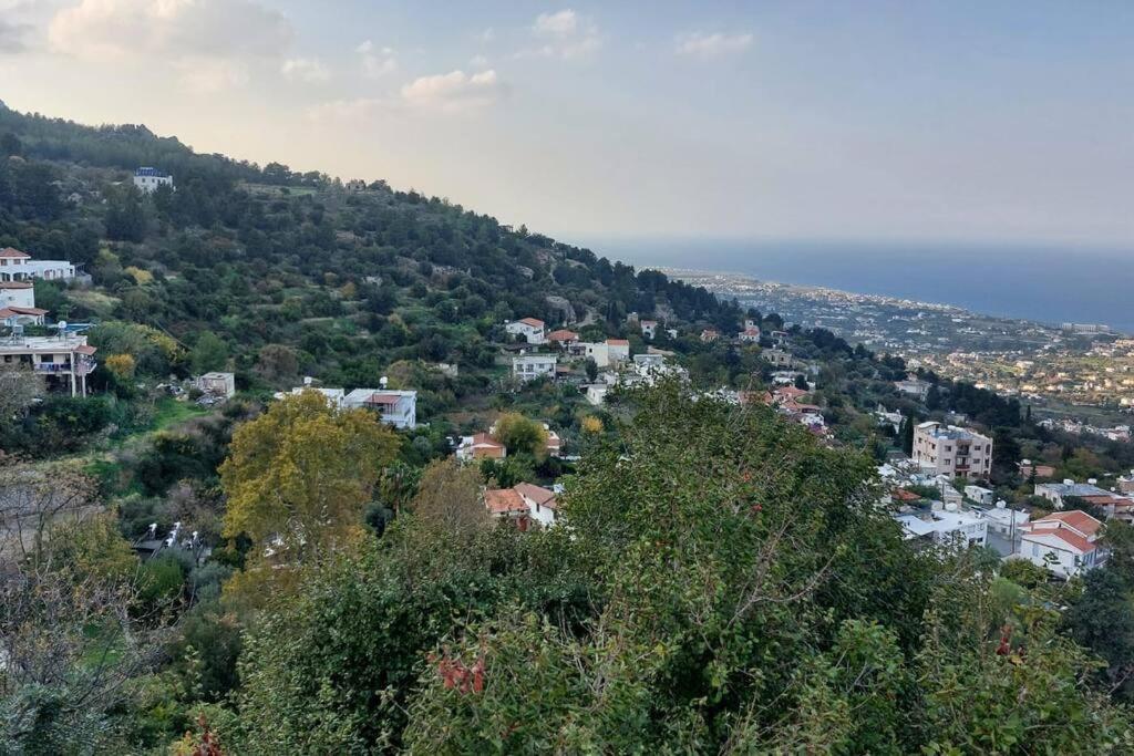Girne, Lapta'Da Deniz Ve Dag Manzarali Buitenkant foto